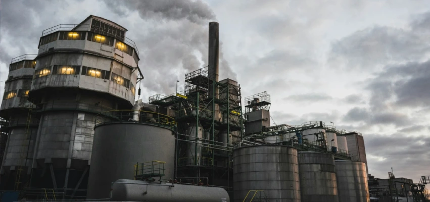 DAMAGE MECHANISM AFFECTING FIXED EQUIPMENT IN REFINING INDUSTRY